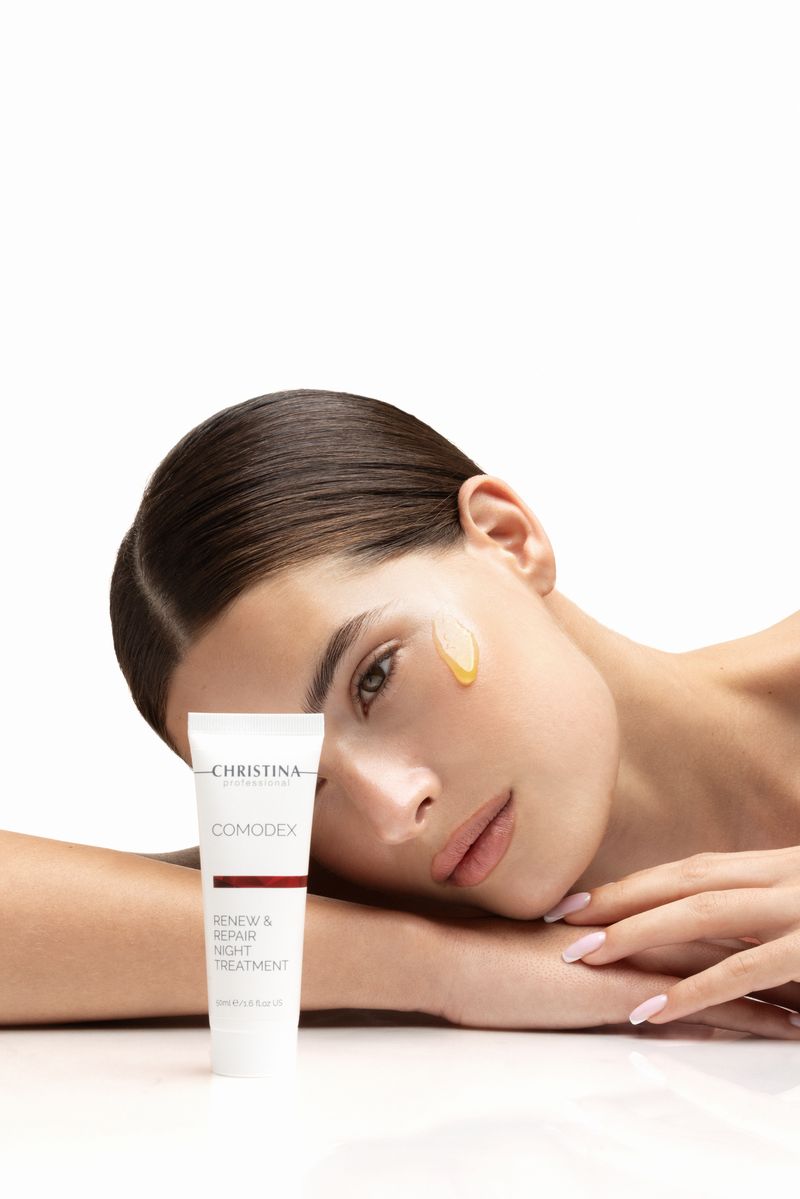 Serum na noc Christina z retinolem, kwasem salicylowym i peptydami.