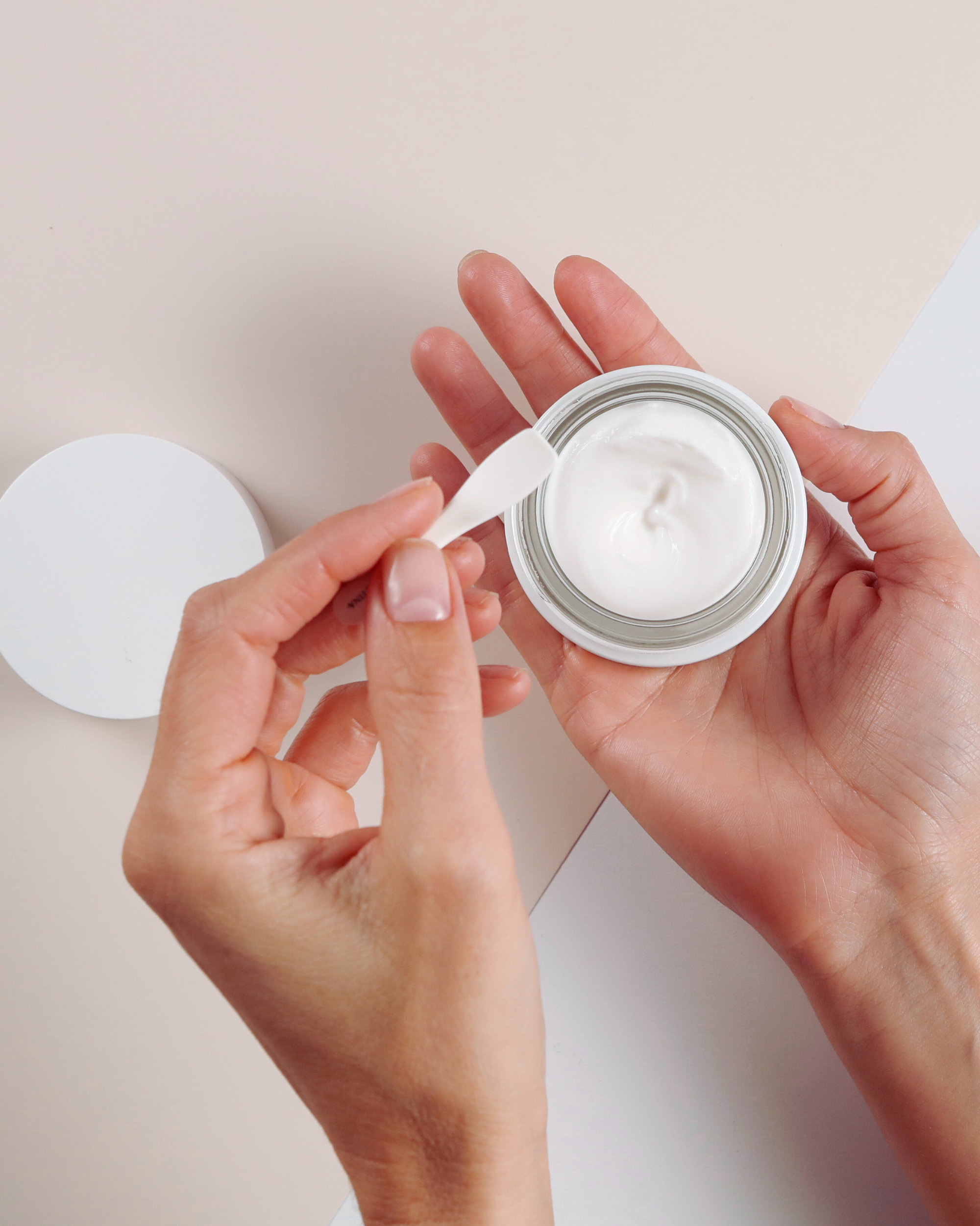 Krem-do-twarzy-otwarty-wygładzający