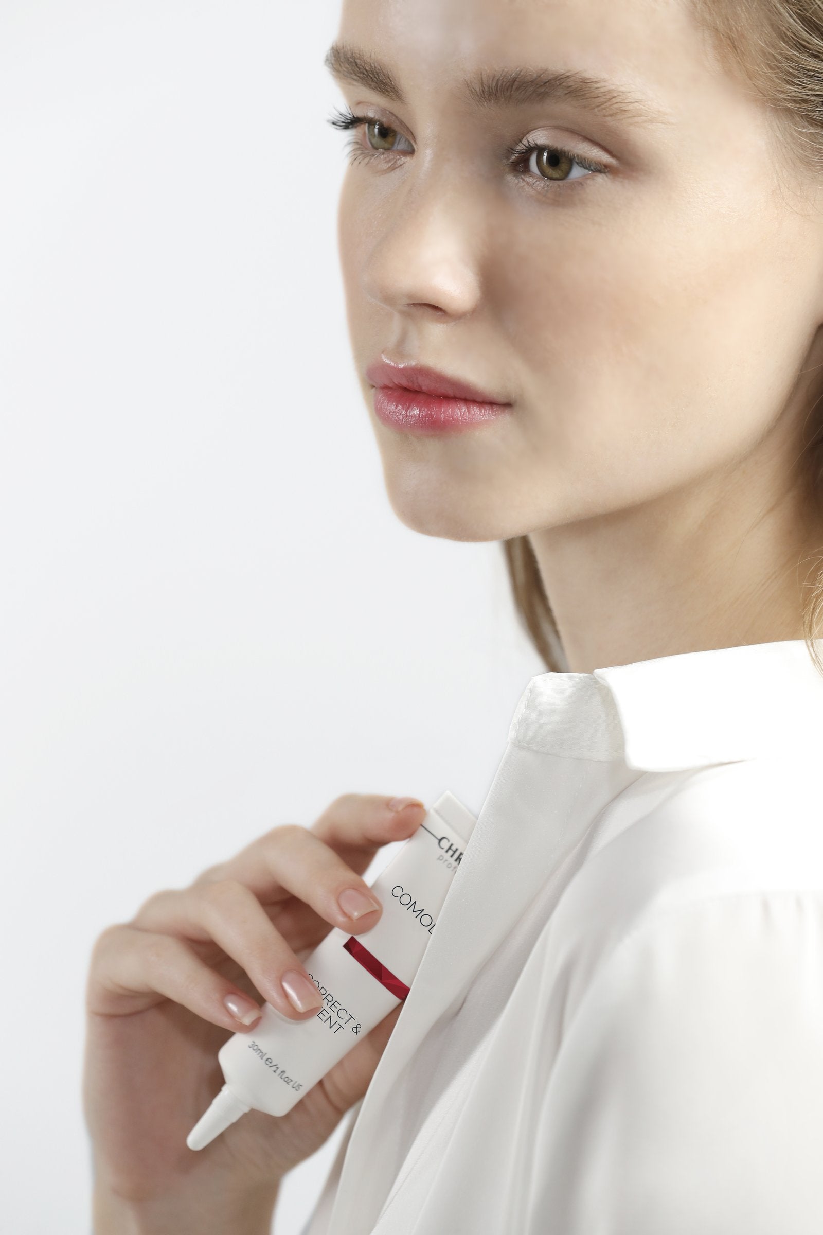 Comodex Mattify & Protect SPF 15 — modelka, sesja brand atmosphere