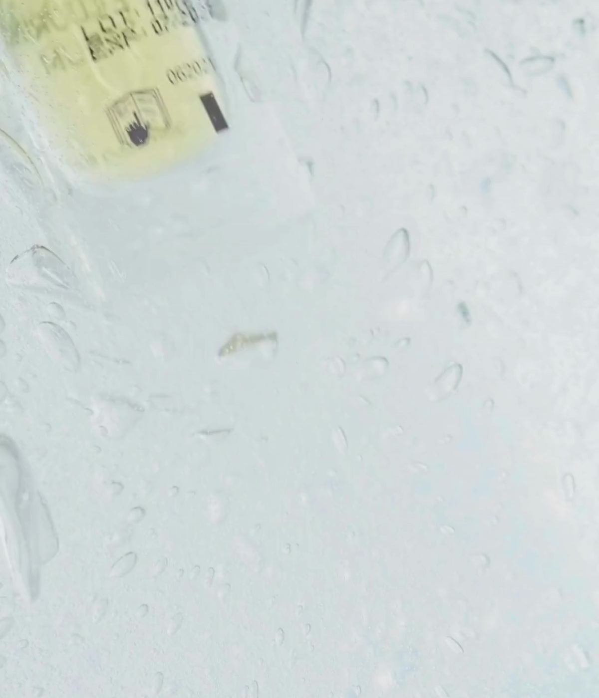 Load video: Serum Christina z witaminą C, niacynamidem i kwasem hialuronowym. Rozjaśnia, nawilża, regeneruje skórę.