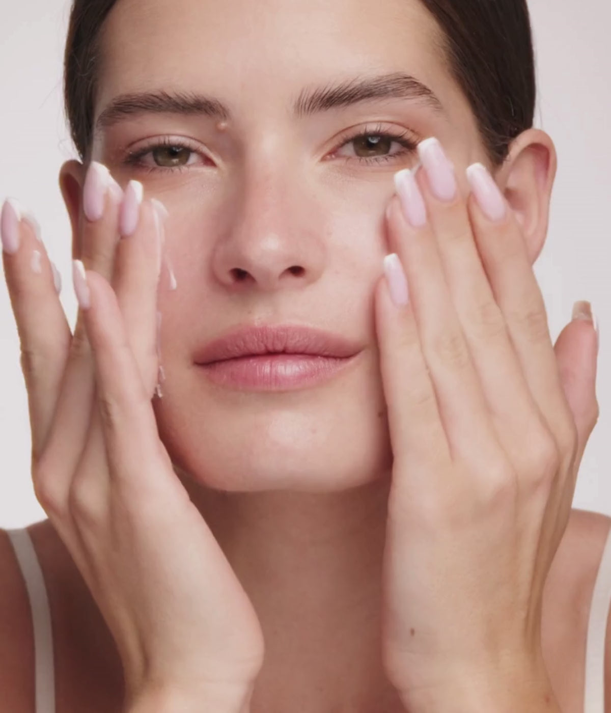 Load video: krem z SPF 50 do cery z przebarwieniami